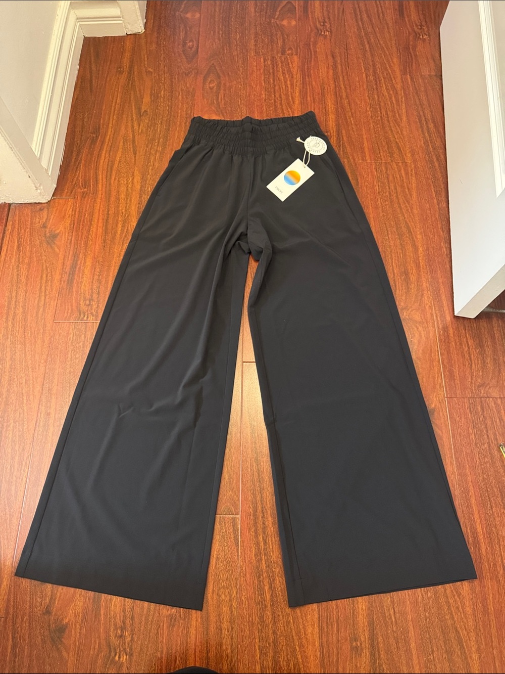 Vuori Villa Wideleg Pant - Black - Picture 7 of 11